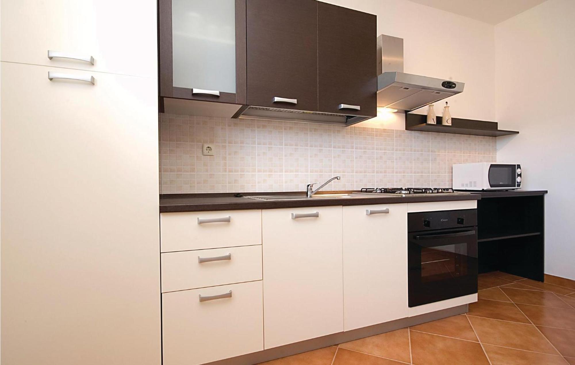 2 Bedroom Nice Apartment In Vir Exterior photo