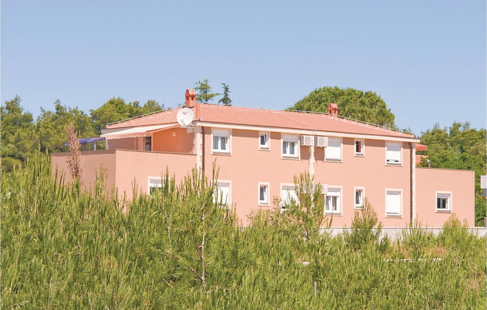 2 Bedroom Nice Apartment In Vir Exterior photo
